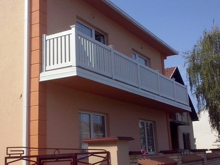 Pvc-ograda-za-balkon-i-1.jpg