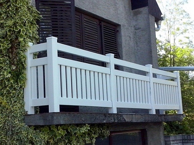 ograda-balkona-od-plastike-r2.jpg